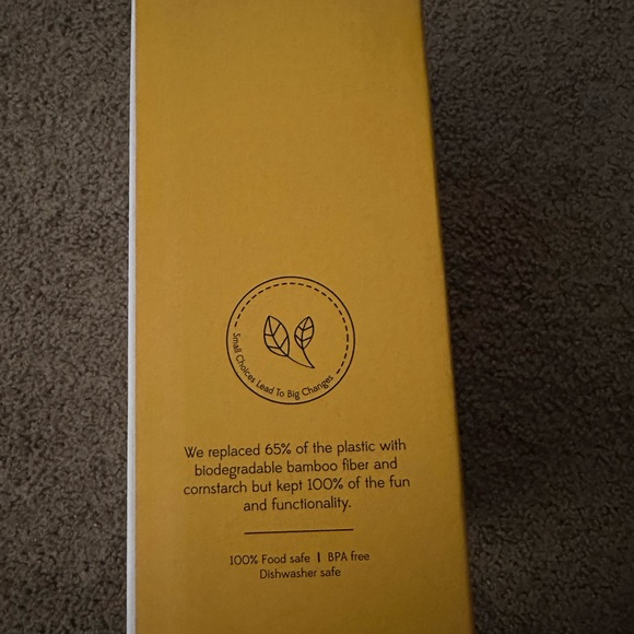 Ototo Polly Parrot Pitcher, In yellow - Picture 2 of 3